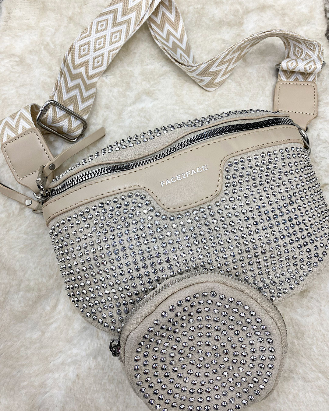 Cartera de pecho brillante