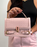 Cartera semi cuero con diseño de broche