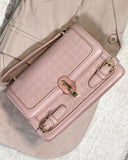 Cartera semi cuero con diseño de broche