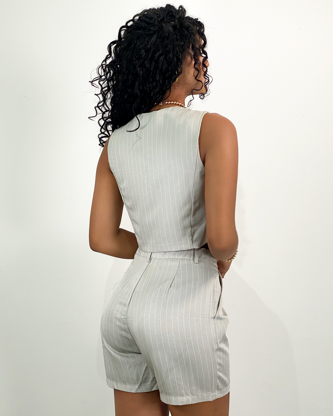 Conjunto  de siseño de rays de shorts con chaleco