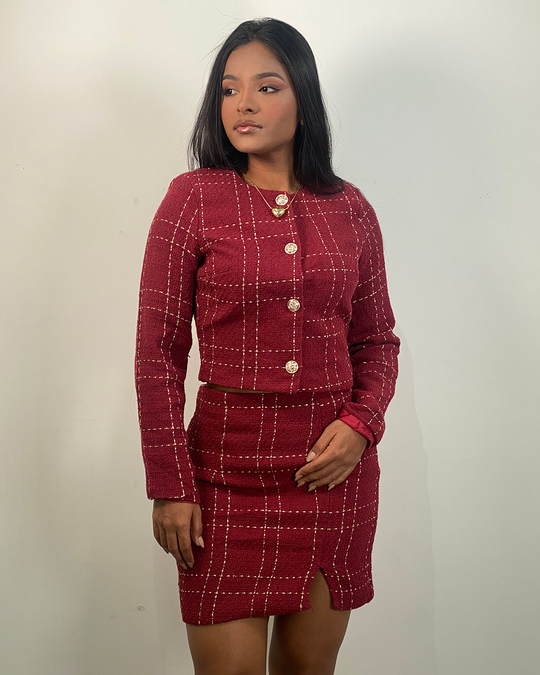 Conjunto elegante con diseño de botones