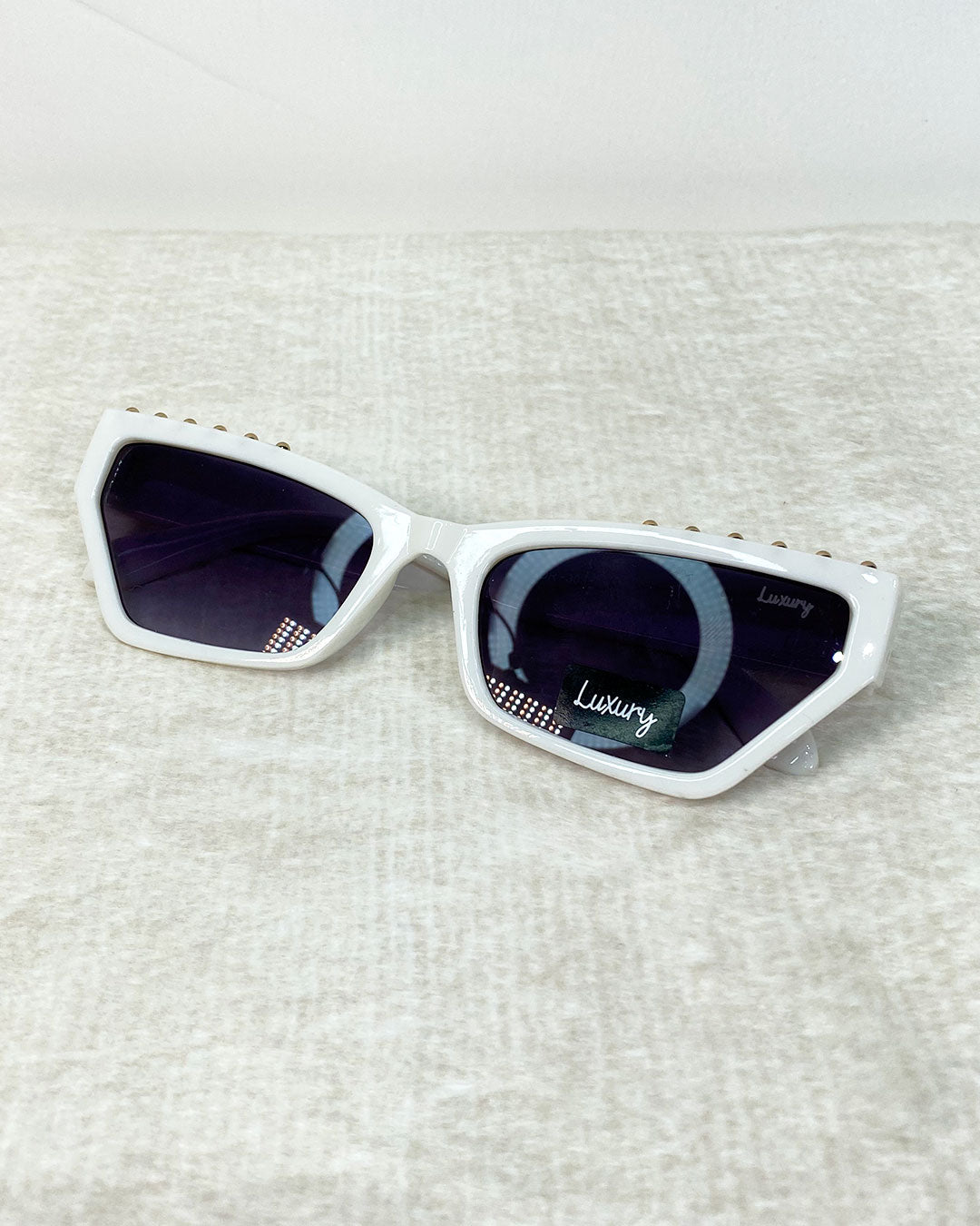 Gafas retro con detalle dorado