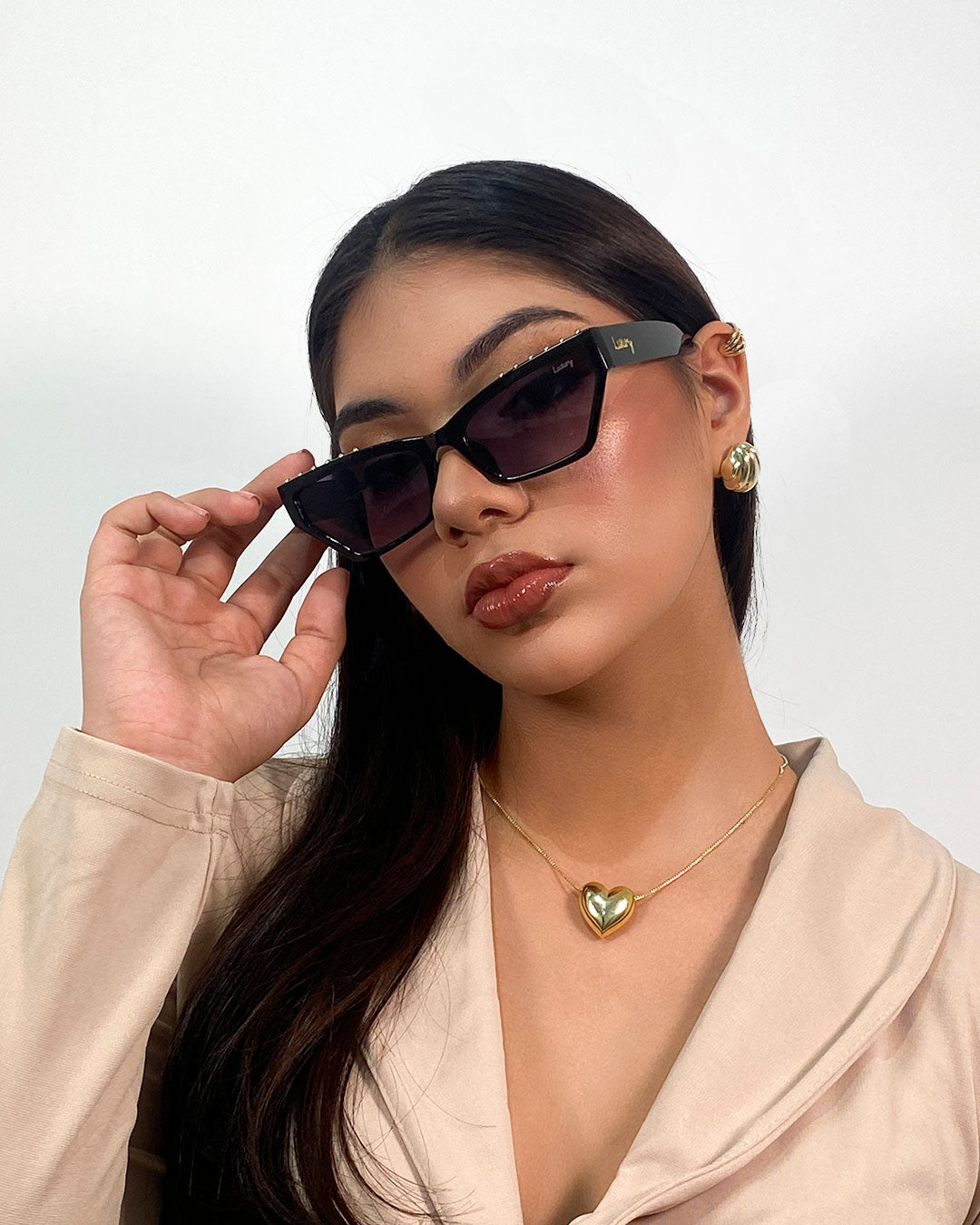 Gafas retro con detalle dorado