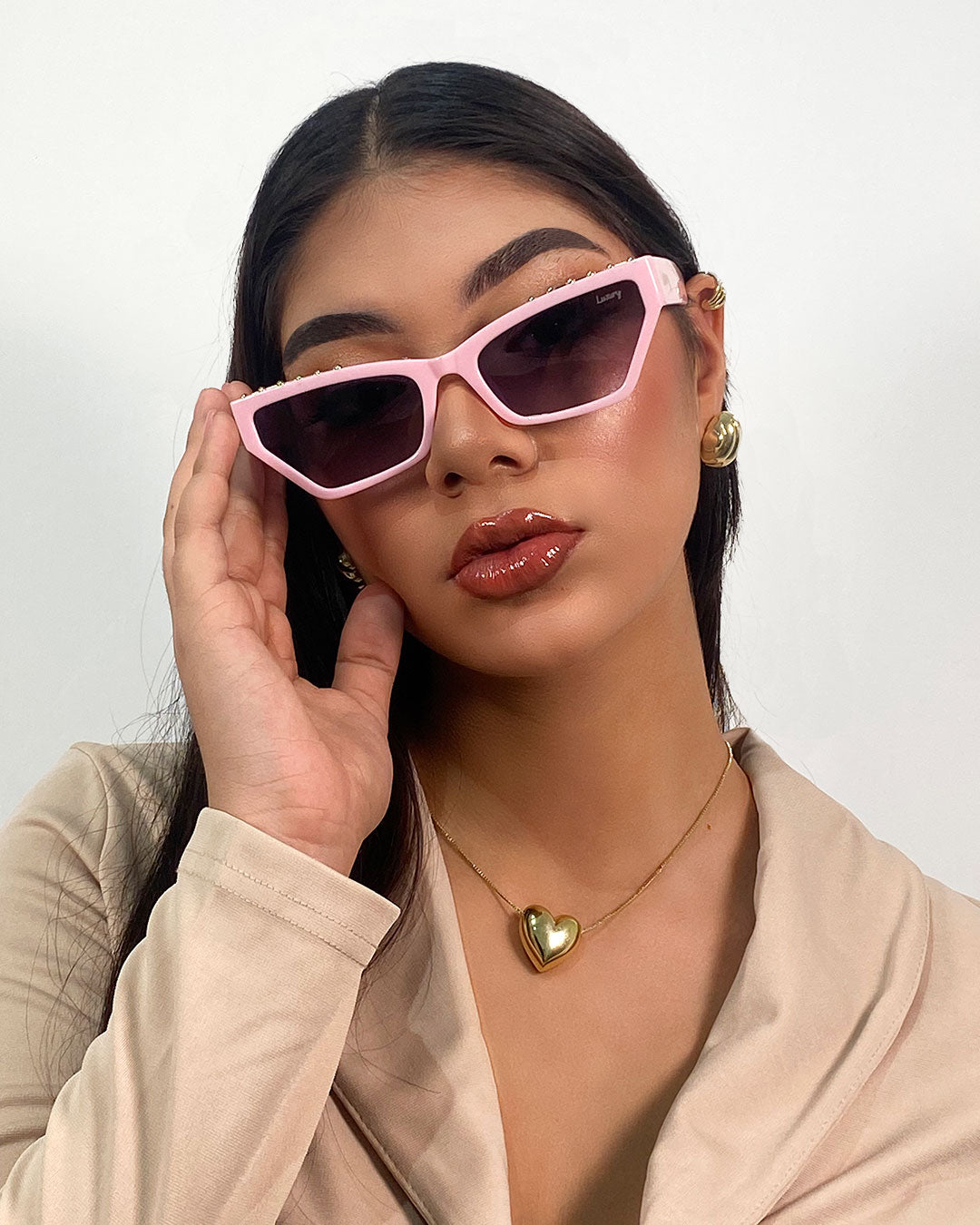 Gafas retro con detalle dorado