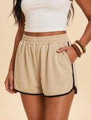 Short unicolor con lineas en los bordes