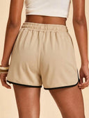 Short unicolor con lineas en los bordes