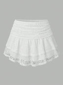 Falda short unicolor con encaje