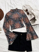 Sueter manga larga acampanada con estampado