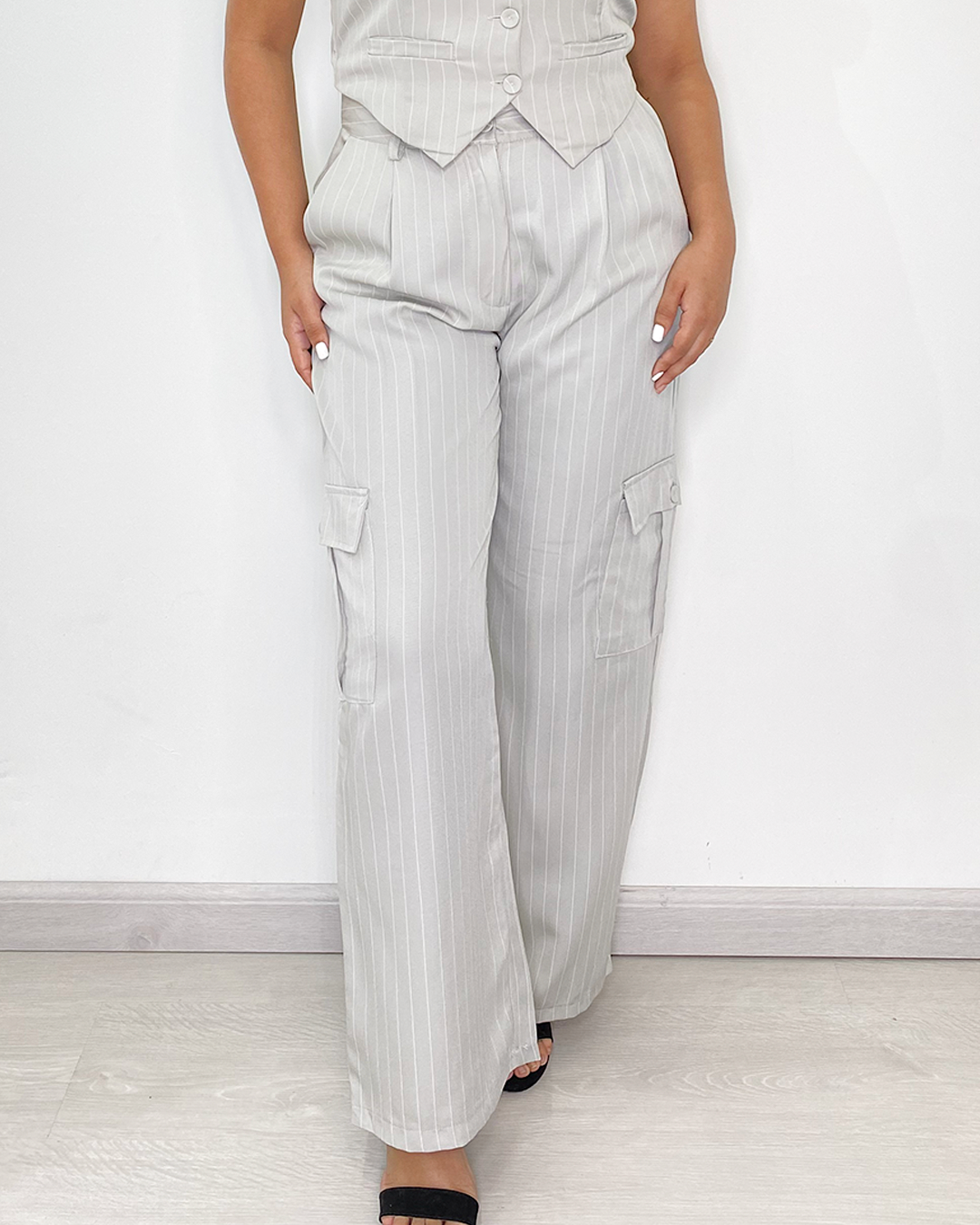 Pantalon tipo cargo de vestir