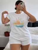 Franela con Estampado Artístico de Sol y Mar