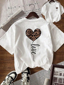 Franela unicolor con diseño grafico grande en la parte trasera