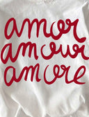 Camiseta unicolor con diseño grafico grande en la parte trasera