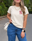 Camiseta con diseño grafico grande en la parte trasera
