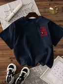 Camiseta con diseño grafico grande en la parte trasera