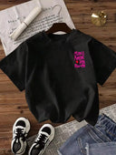 Camiseta con diseño grafico grande en la parte trasera