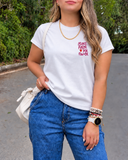 Camiseta con diseño grafico grande en la parte trasera