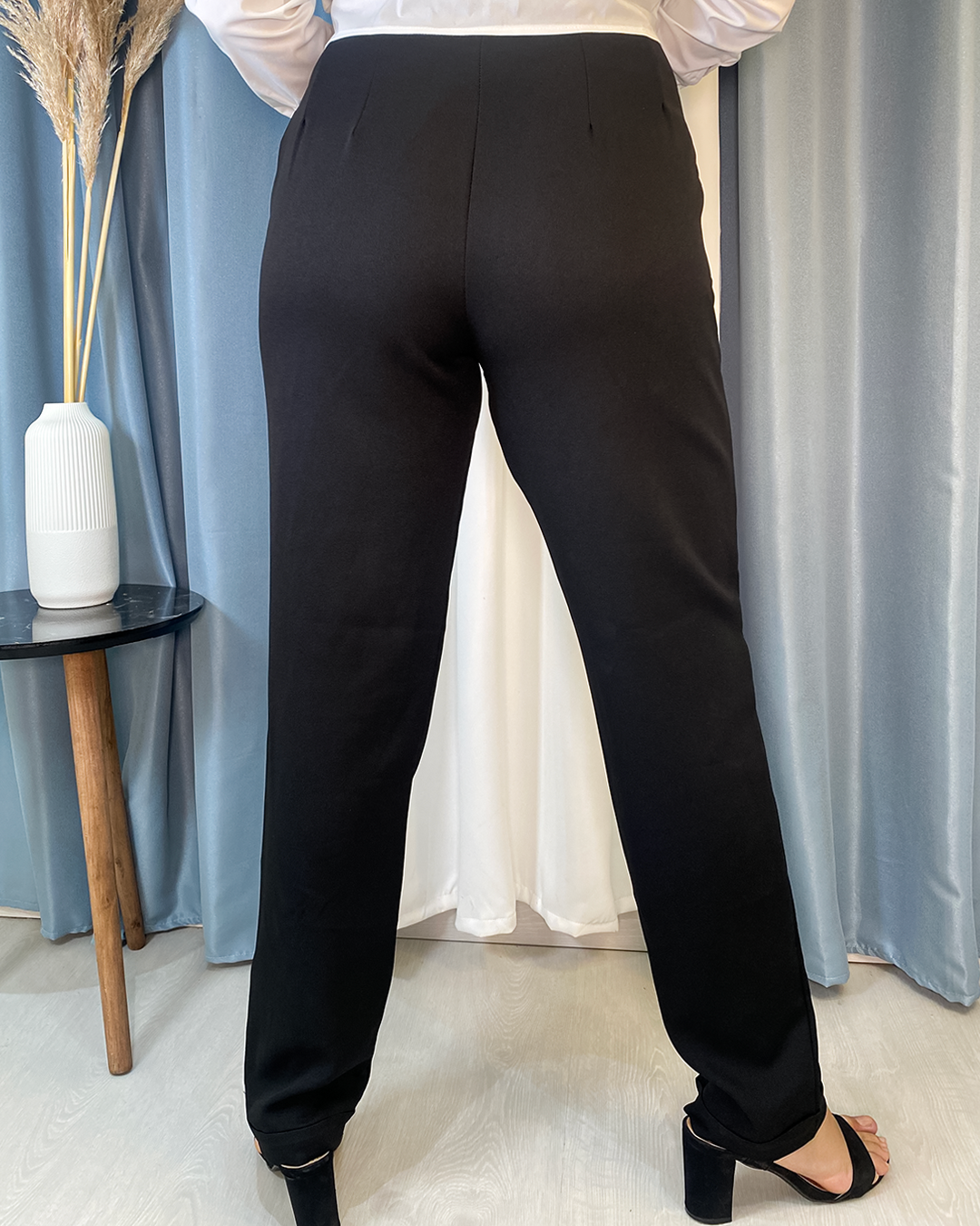 Pantalon con pinzas tipo Zara