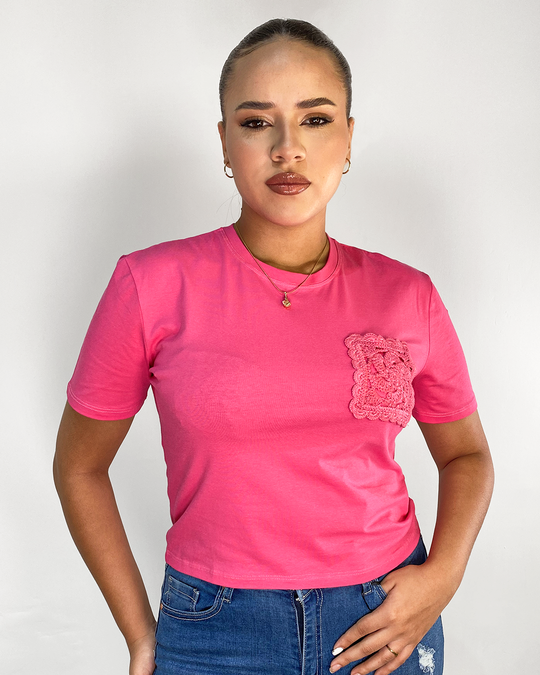 Blusa corta unicolor con diseño de bolsillo