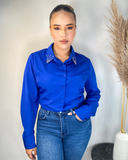 Camisa con brillos en el cuello