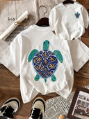 Franela unicolor con diseño impreso de tortuga
