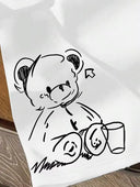 Franela unicolor con diseño impreso de oso