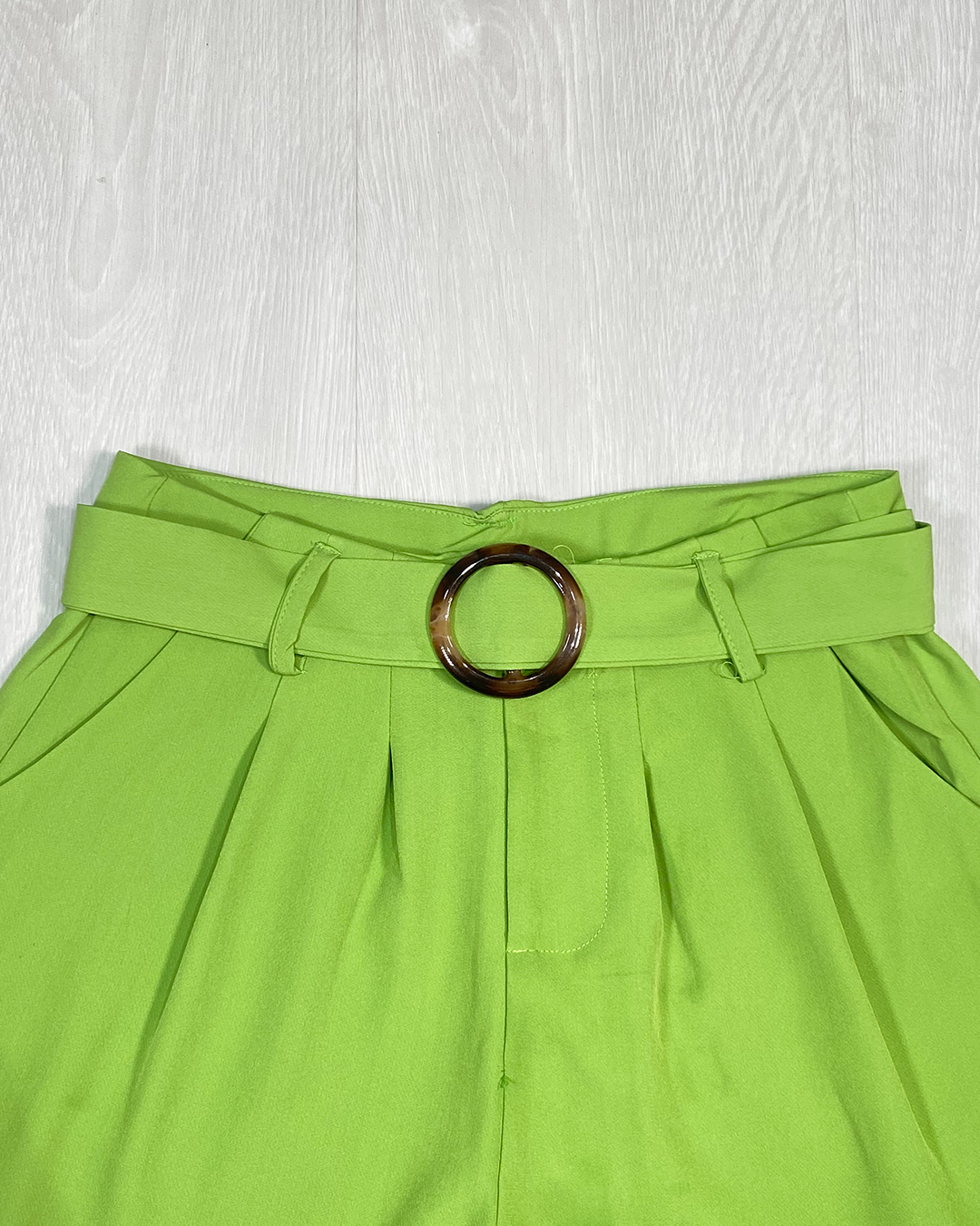 Shorts de vestir con cinturón