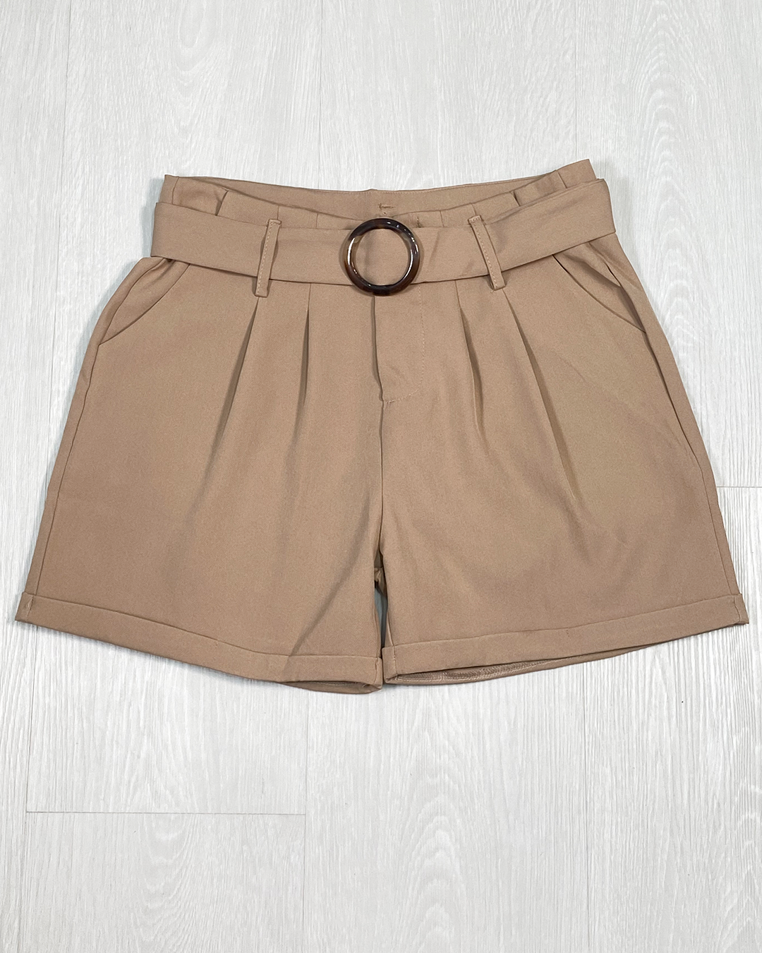 Shorts de vestir con cinturón