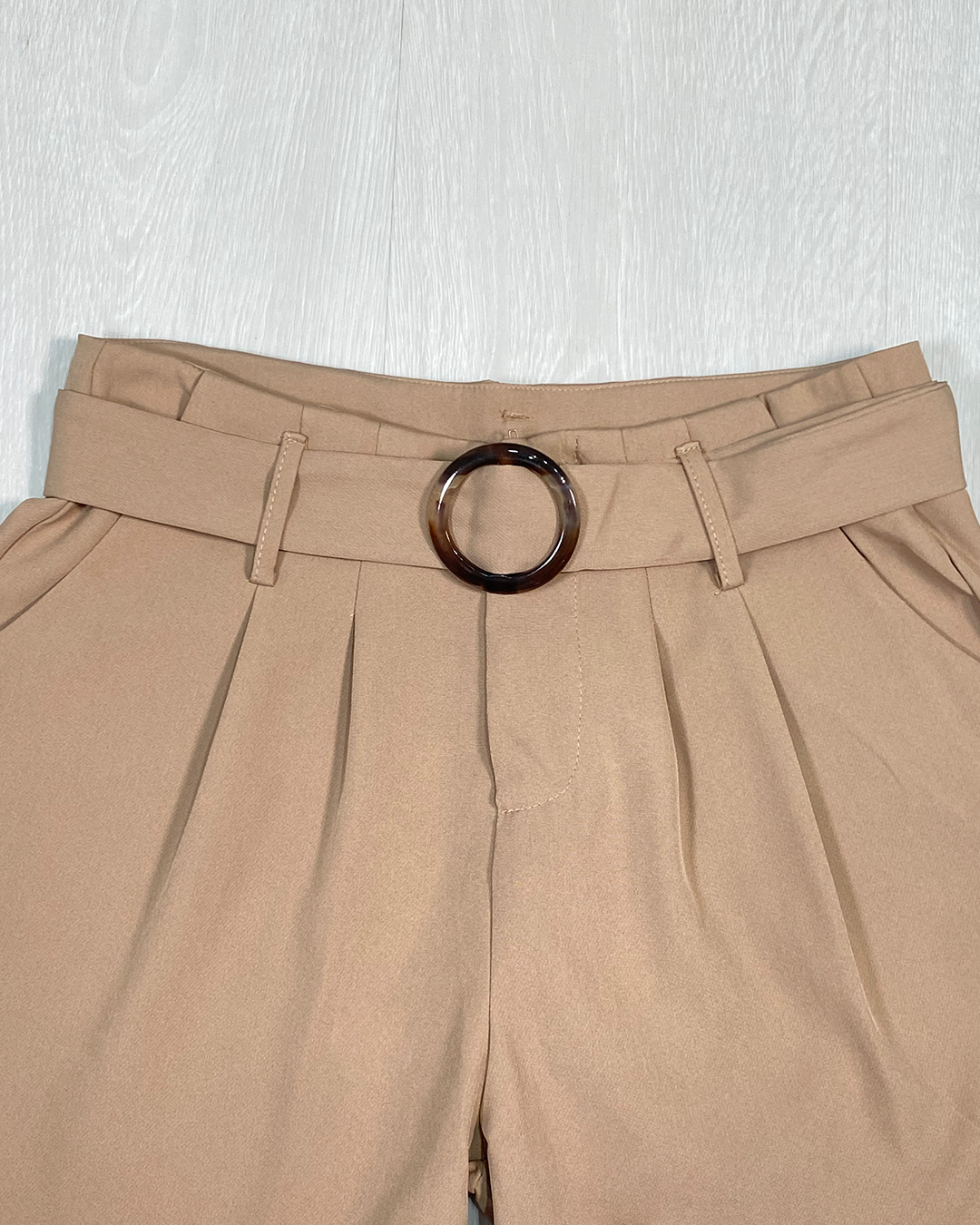 Shorts de vestir con cinturón