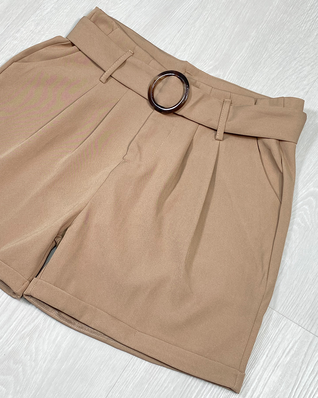 Shorts de vestir con cinturón