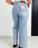 Jeans rectos con detalle en la bota