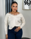 Sueter tejido con detalle de encaje y cuello en V