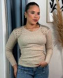 Sueter tejido ajustado con pedreria