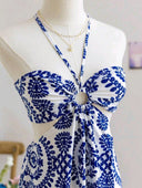 Vestido de vacaciones con cuello de cordon, cintura calada estampado