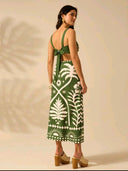 Conjunto informal boho tropical parte superior de tirantes y falda estampada
