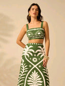 Conjunto informal boho tropical parte superior de tirantes y falda estampada