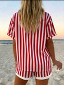 Conjunto de dos piezas de short y camisa estampado de franjas