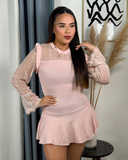 Vestido tejido con manga de encaje