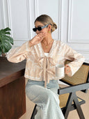 Blusa corta con estampado de plantas y lazo en frente - ArmasStyle