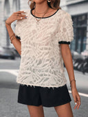 Blusa de manga corta con textura y aplique en negro - ArmasStyle