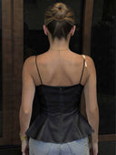 Blusa de tirantes fino con diseño bajo acampanado - ArmasStyle