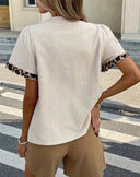 Blusa unicolor co detalle en animal print - ArmasStyle