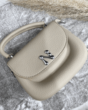 Cartera semi cuero con detalle plateado - ArmasStyle