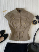 Chaleco manga corta ajustado con broche frontal estilo Napoleón - ArmasStyle