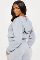 FASHION NOVA Sudadera corta con capucha Kinsley - ArmasStyle