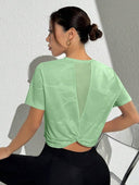 Franela deportiva con diseño de espalda retorcido - ArmasStyle