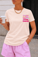 Franela unicolor con diseño impreso de letras grande detras - ArmasStyle