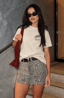 Franela unicolor con diseño impreso en la parte trasera - ArmasStyle