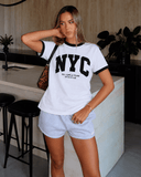 Franela unicolor con diseño impreso y bordes en contraste NYC - ArmasStyle