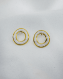 Pendientes de tachuela con diseño circular esmaltado de nácar de acero inoxidable - ArmasStyle