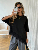 Franela con corte en diagonal y encaje